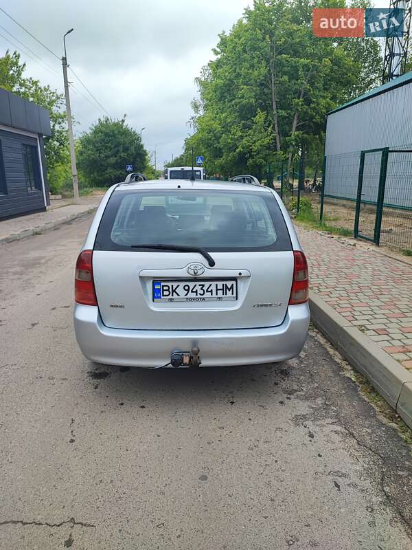 Универсал Toyota Corolla 2002 в Сарнах