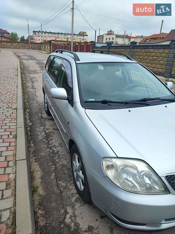 Универсал Toyota Corolla 2002 в Сарнах