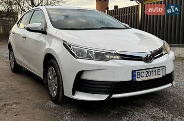 Седан Toyota Corolla 2016 в Львові