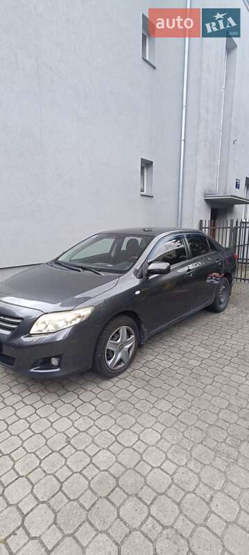 Седан Toyota Corolla 2008 в Львове