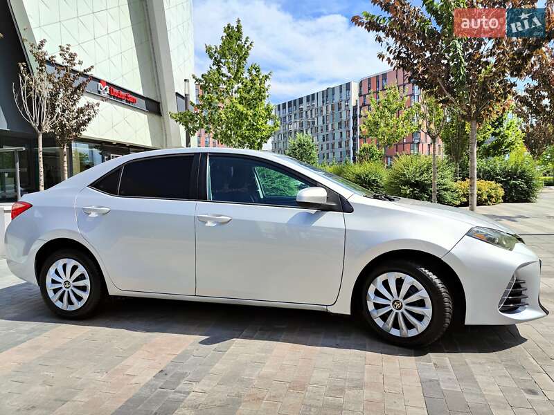 Седан Toyota Corolla 2019 в Киеве