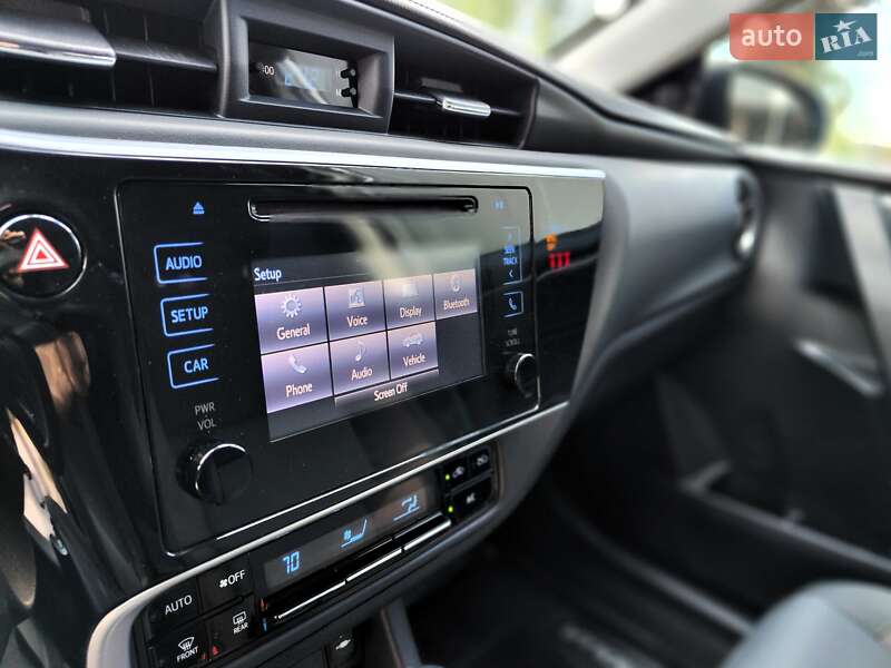 Седан Toyota Corolla 2019 в Киеве