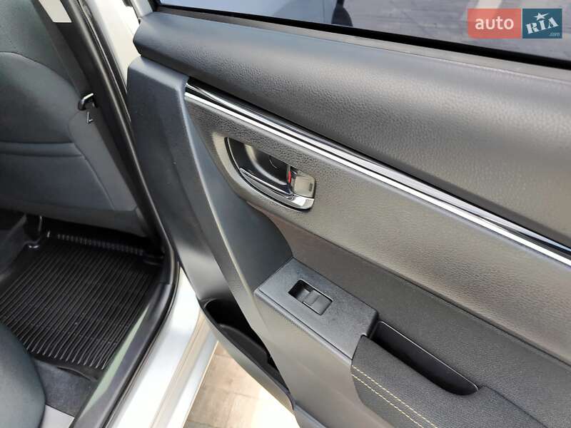 Седан Toyota Corolla 2019 в Киеве