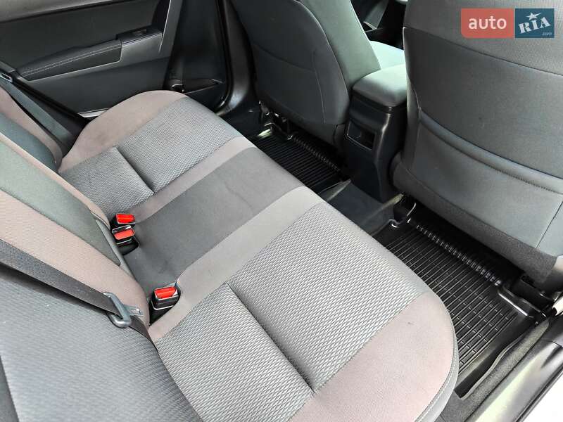 Седан Toyota Corolla 2019 в Киеве