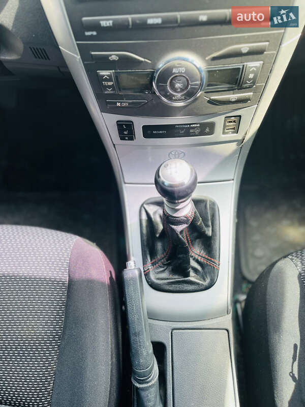 Седан Toyota Corolla 2011 в Каменец-Подольском