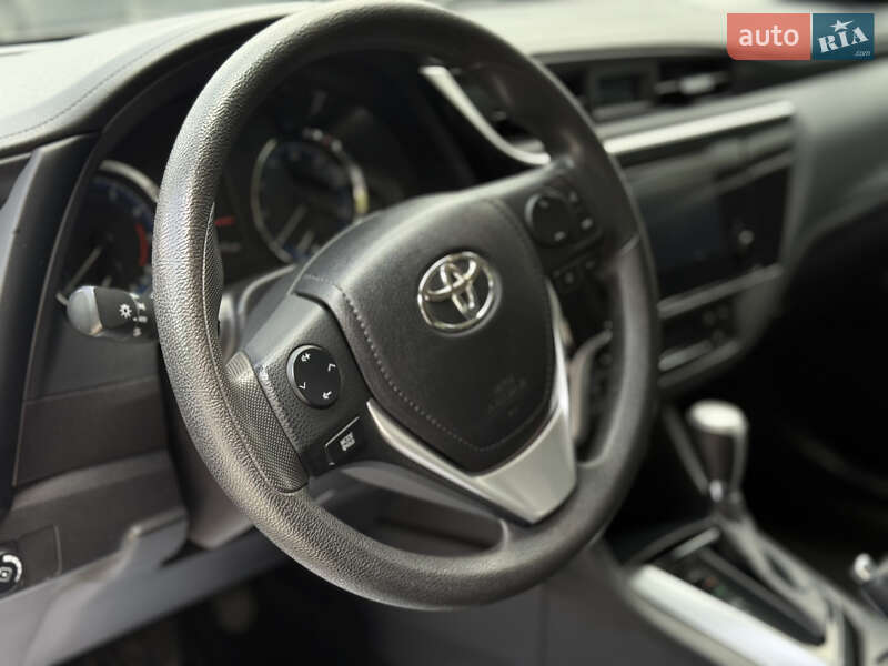 Седан Toyota Corolla 2018 в Ивано-Франковске