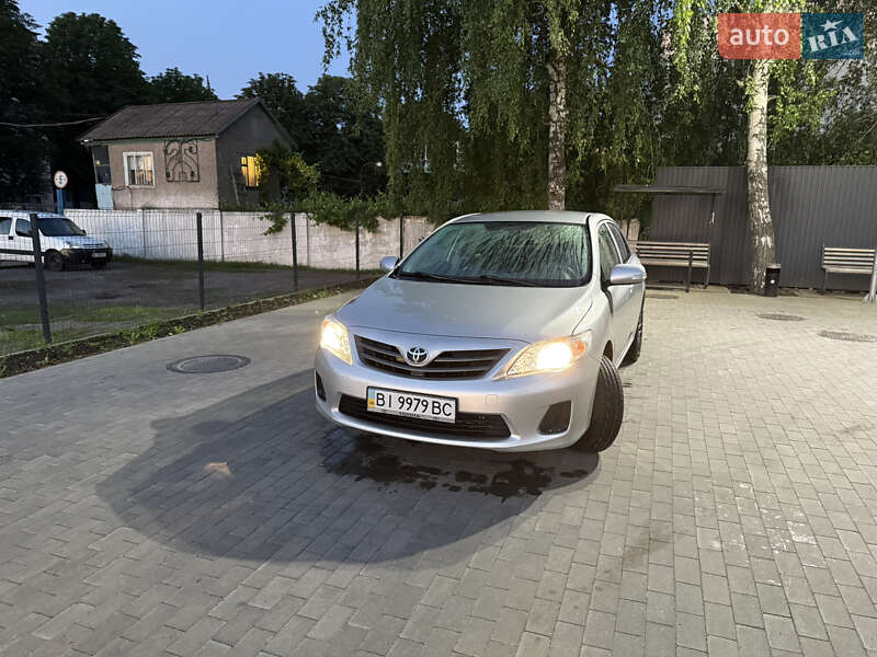 Седан Toyota Corolla 2010 в Миргороді