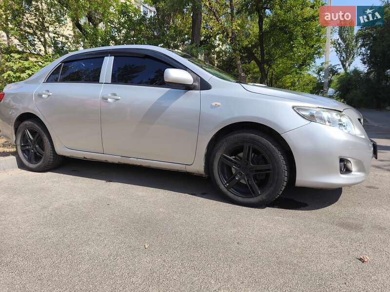 Седан Toyota Corolla 2007 в Днепре