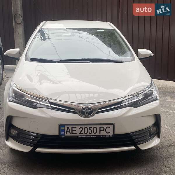 Седан Toyota Corolla 2017 в 