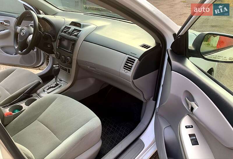 Седан Toyota Corolla 2012 в Днепре