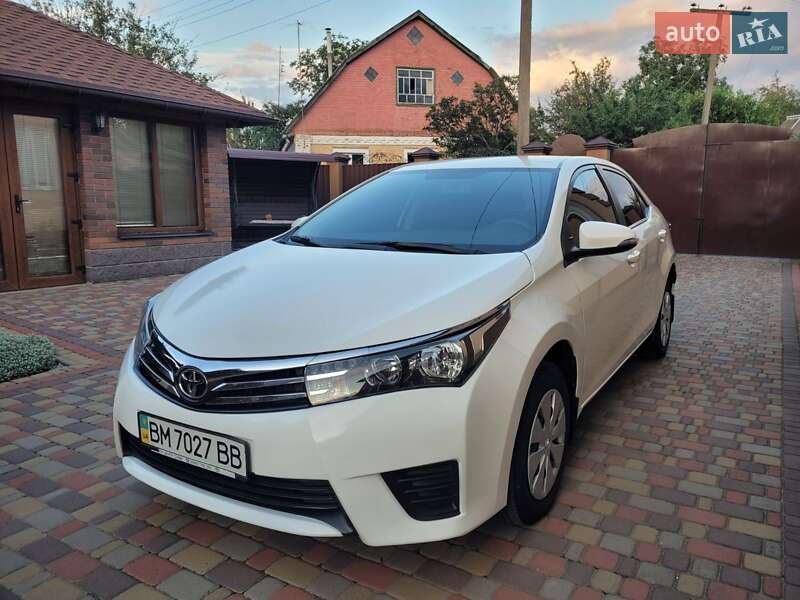 Седан Toyota Corolla 2014 в Миргороде