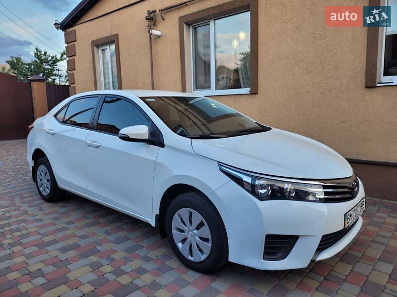 Седан Toyota Corolla 2014 в Миргороде