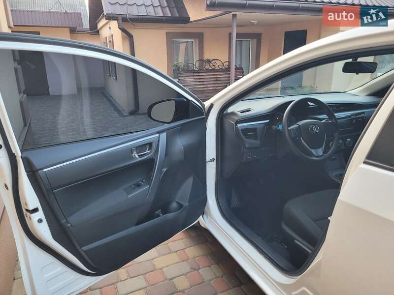 Седан Toyota Corolla 2014 в Миргороде
