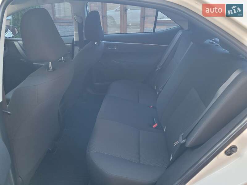 Седан Toyota Corolla 2014 в Миргороде