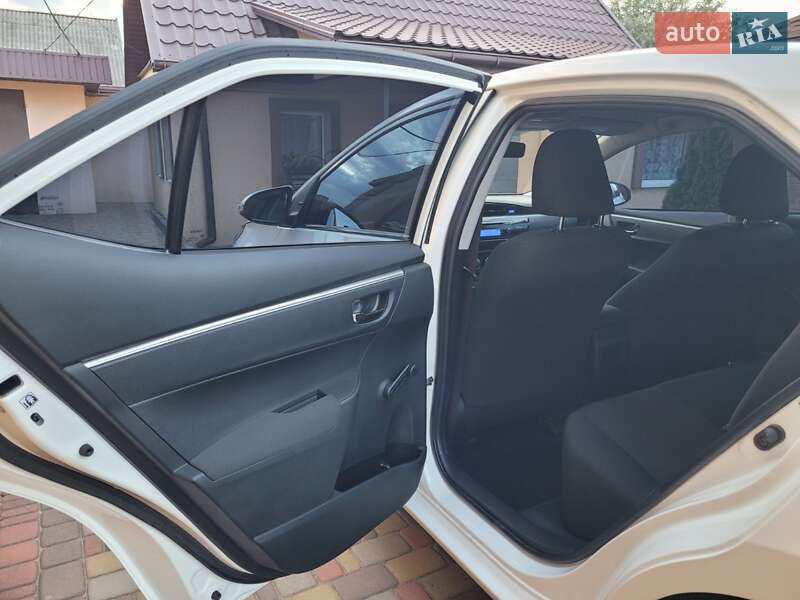 Седан Toyota Corolla 2014 в Миргороде