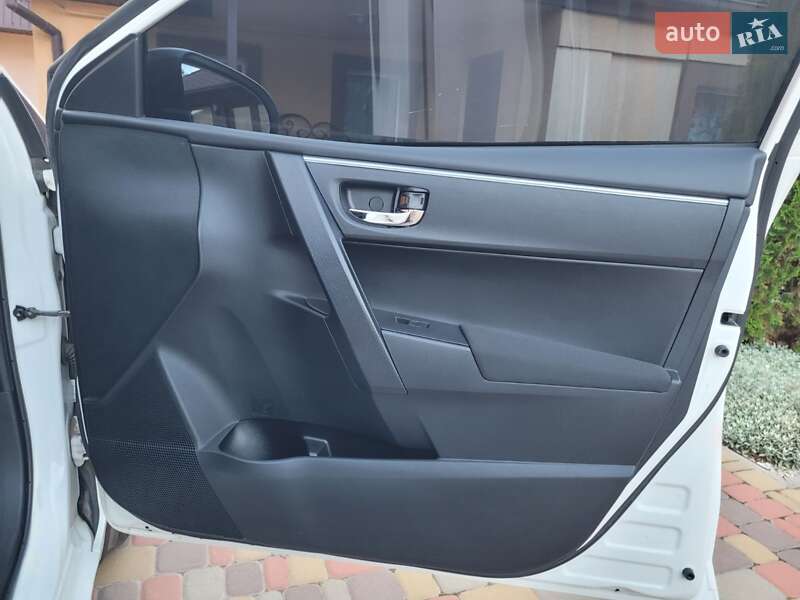 Седан Toyota Corolla 2014 в Миргороде