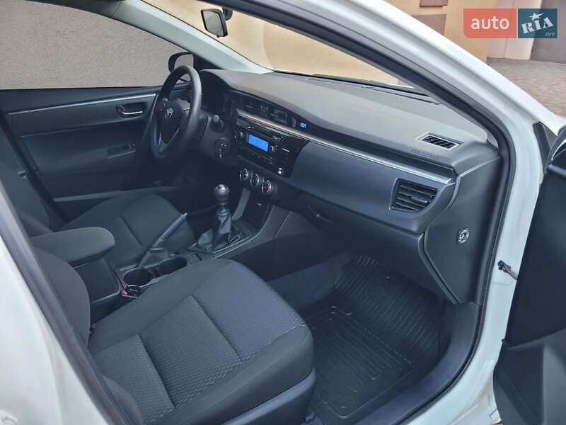 Седан Toyota Corolla 2014 в Миргороде