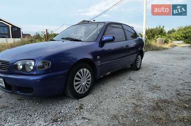 Хэтчбек Toyota Corolla 2001 в 