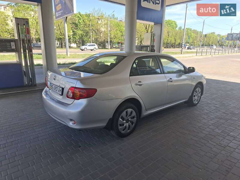 Седан Toyota Corolla 2008 в Николаеве
