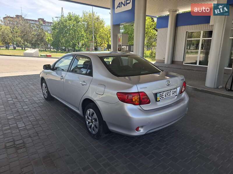 Седан Toyota Corolla 2008 в Николаеве