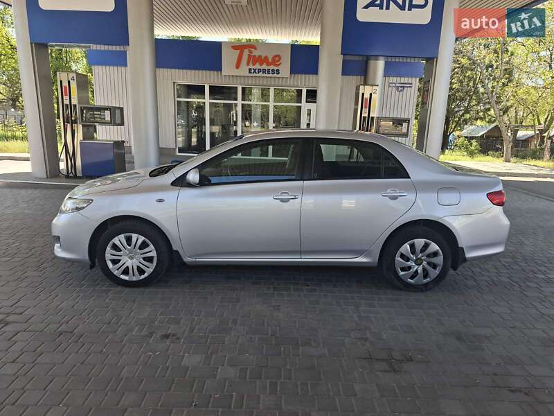 Седан Toyota Corolla 2008 в Николаеве