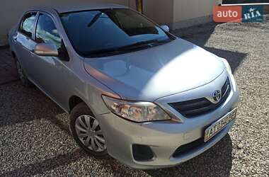 Седан Toyota Corolla 2012 в Яблунице