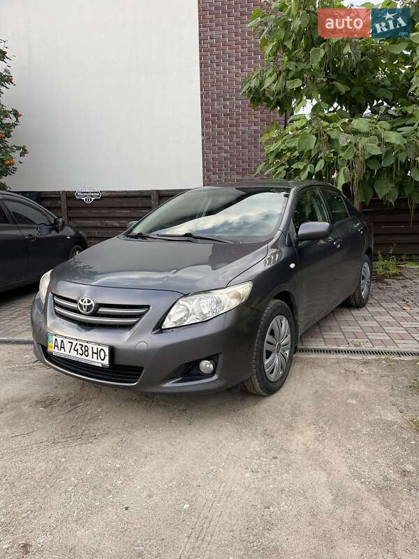 Седан Toyota Corolla 2008 в Гатном