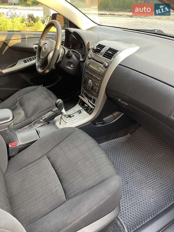Седан Toyota Corolla 2008 в Гатном