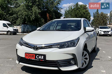 Седан Toyota Corolla 2017 в Киеве