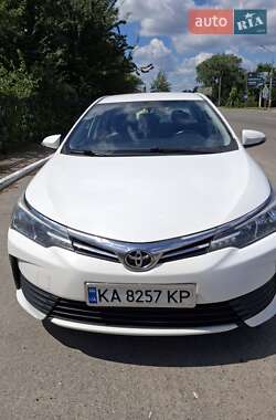 Седан Toyota Corolla 2017 в Києві