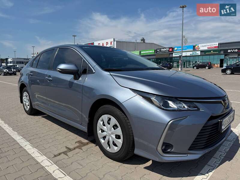 Седан Toyota Corolla 2022 в Києві