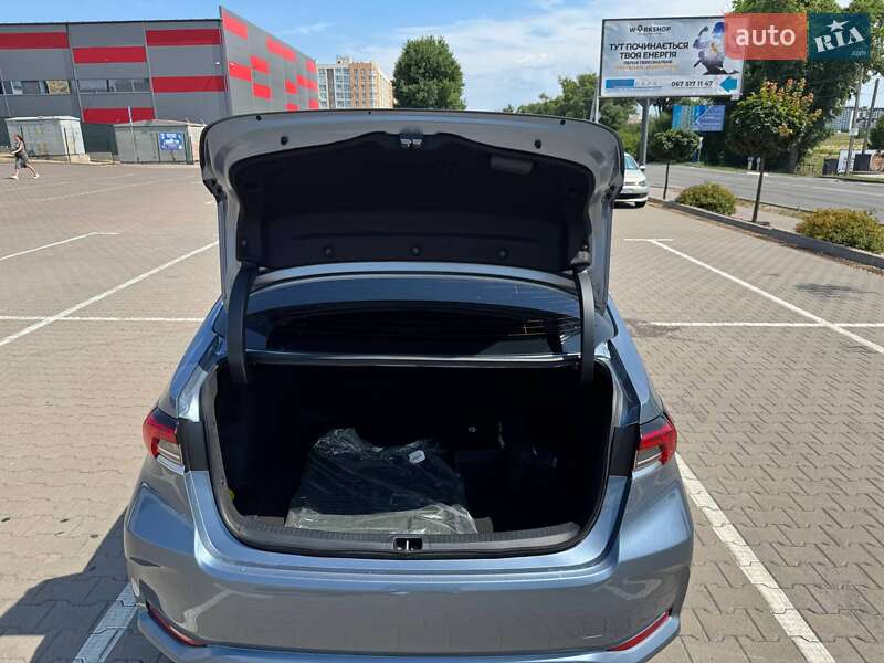 Седан Toyota Corolla 2022 в Києві