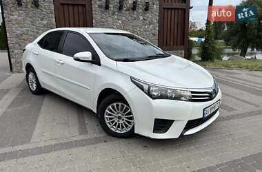 Седан Toyota Corolla 2015 в 