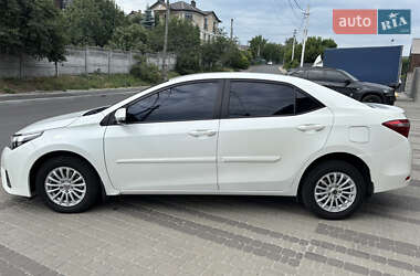 Седан Toyota Corolla 2015 в 