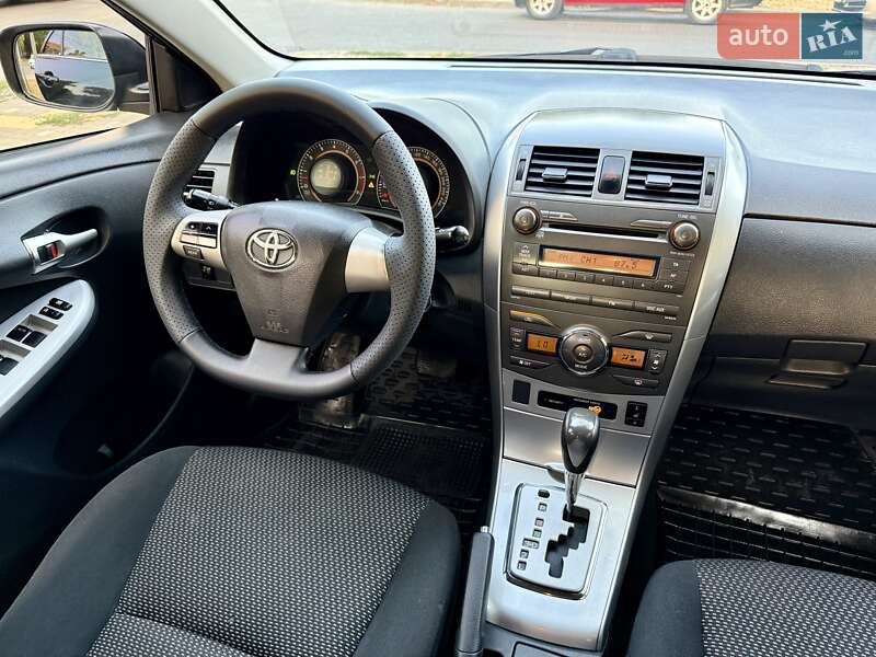 Седан Toyota Corolla 2013 в Одессе