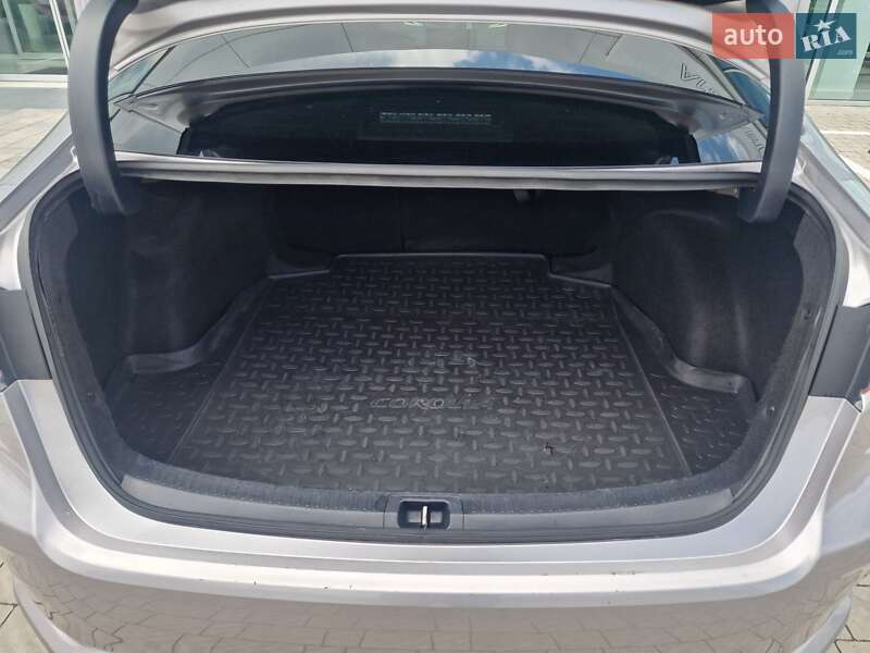 Седан Toyota Corolla 2019 в Рівному