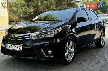 Седан Toyota Corolla 2014 в Днепре