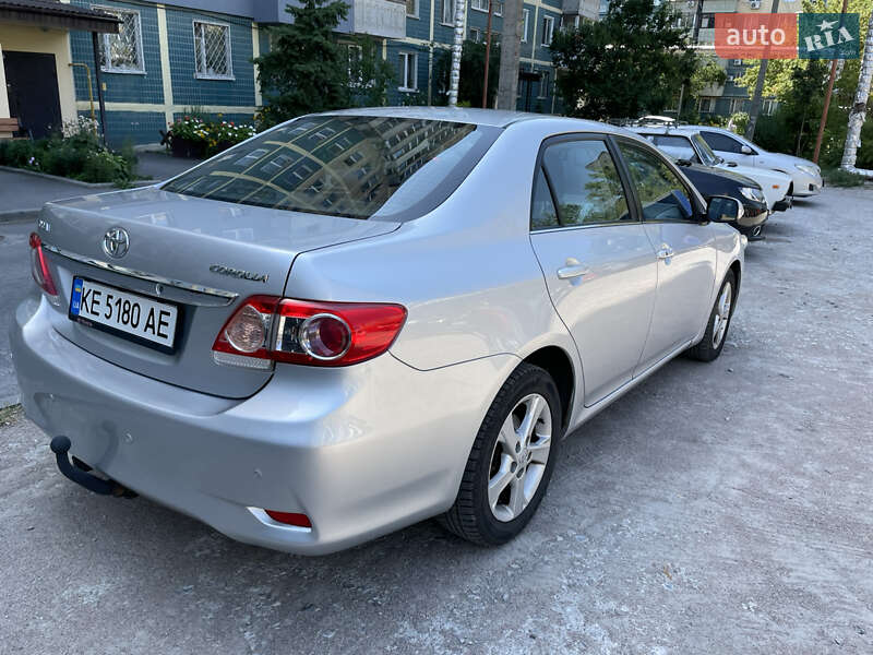 Седан Toyota Corolla 2011 в Днепре