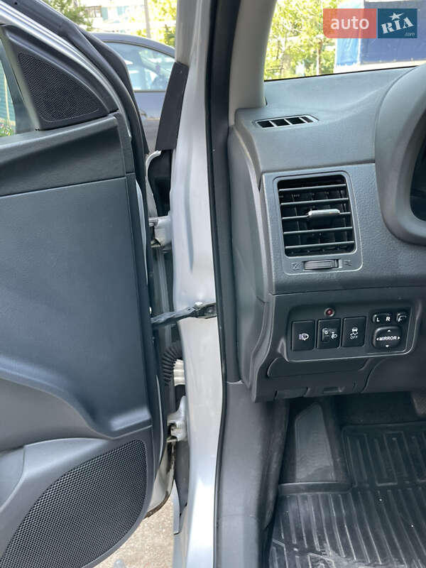 Седан Toyota Corolla 2011 в Днепре