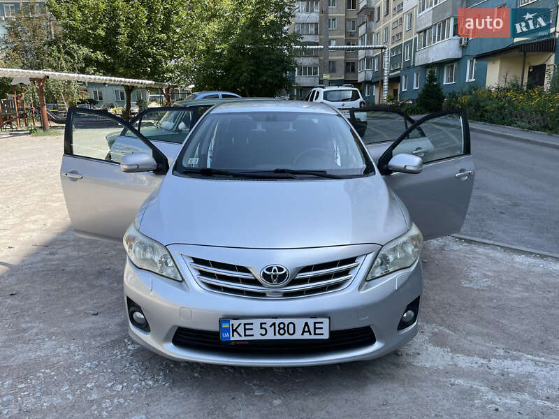 Седан Toyota Corolla 2011 в Днепре