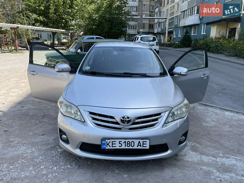Седан Toyota Corolla 2011 в Днепре