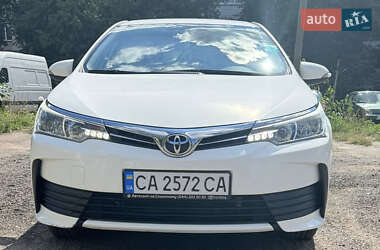 Седан Toyota Corolla 2017 в Черкасах