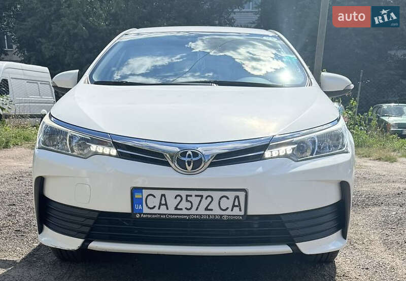 Седан Toyota Corolla 2017 в Черкасах