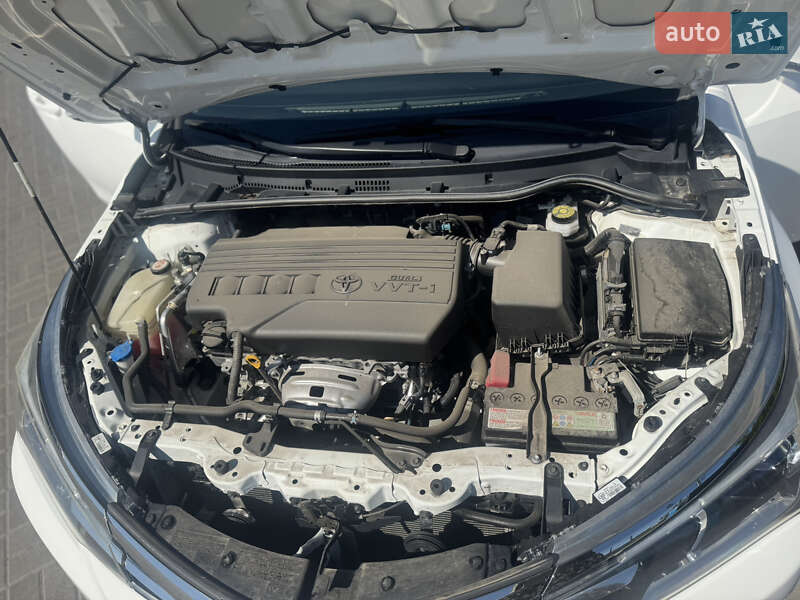 Седан Toyota Corolla 2017 в Черкасах