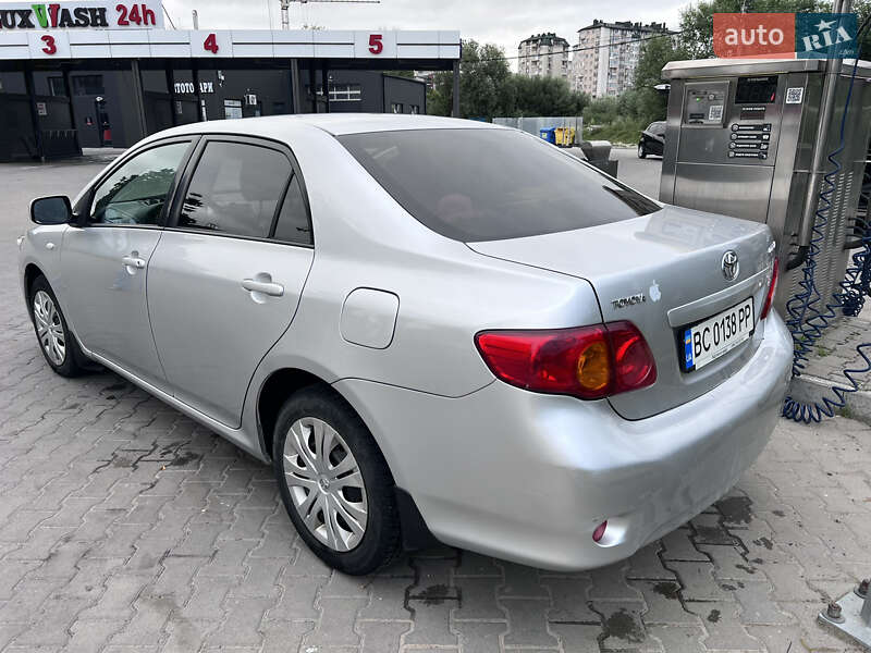 Седан Toyota Corolla 2008 в Львове