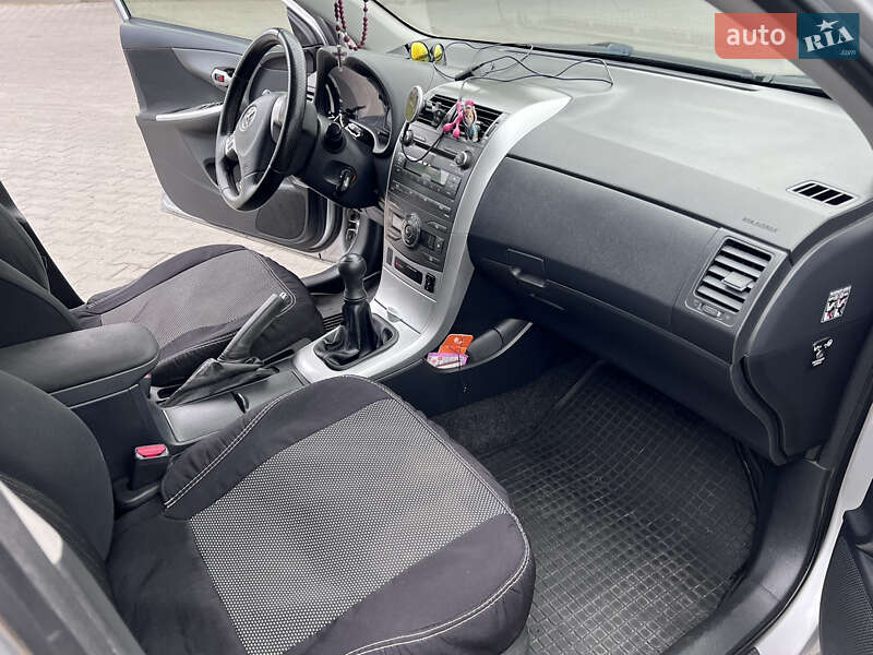 Седан Toyota Corolla 2008 в Львове