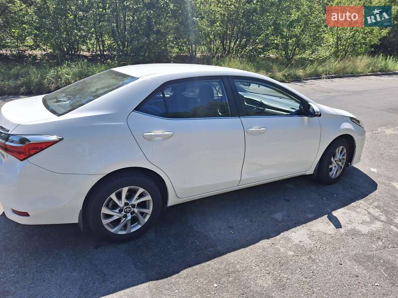 Седан Toyota Corolla 2016 в 