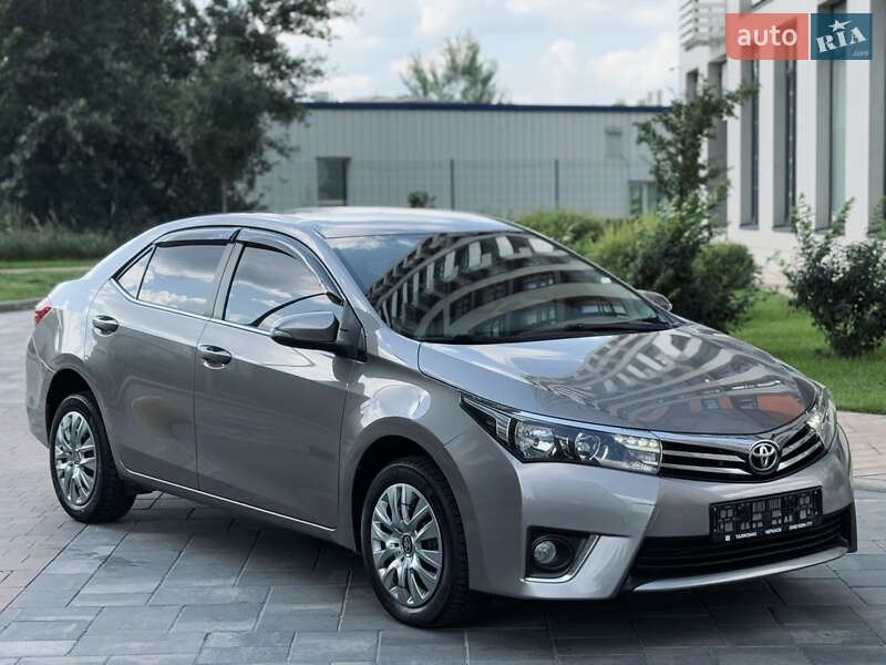 Седан Toyota Corolla 2014 в 