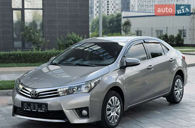 Седан Toyota Corolla 2014 в 