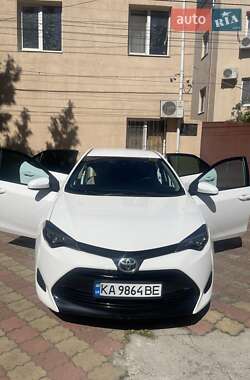 Седан Toyota Corolla 2018 в 